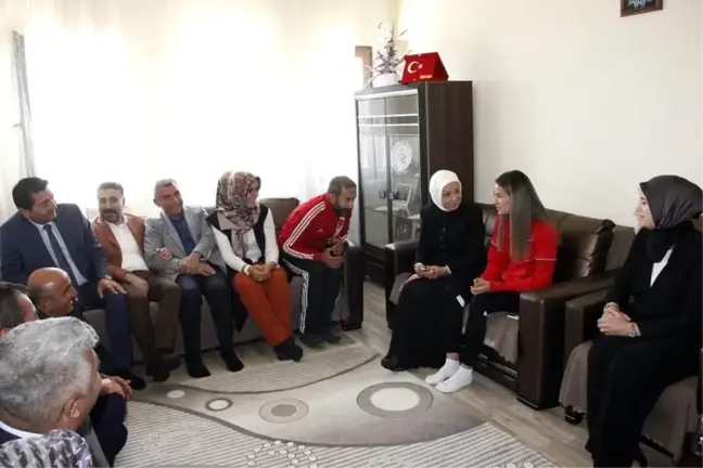 AK Parti'den dünya şampiyonu Akbaş'a ziyaret