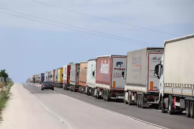 Bulgaristan'a açılan Hamzabeyli Sınır Kapısı'nda 31 kilometrelik tır kuyruğu oluştu