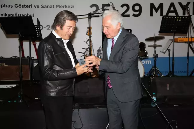 Erol Evgin'e Anlamlı Ödül