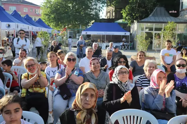 Kartallı Kadınların El Emeği Pazarı, Sanatçı Buse Karagöz'ün Konseriyle Noktalandı