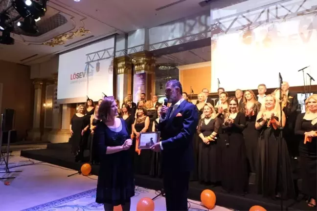 Ünlü sanatçılar ve C-Majör Korosu, Down sendromlu çocuklara destek konseri için bir arada