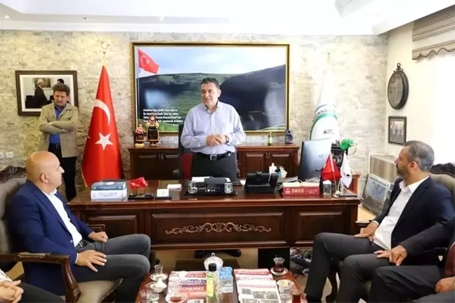 CHP'li vekiller, Ardahan Belediyesini ziyaret etti
