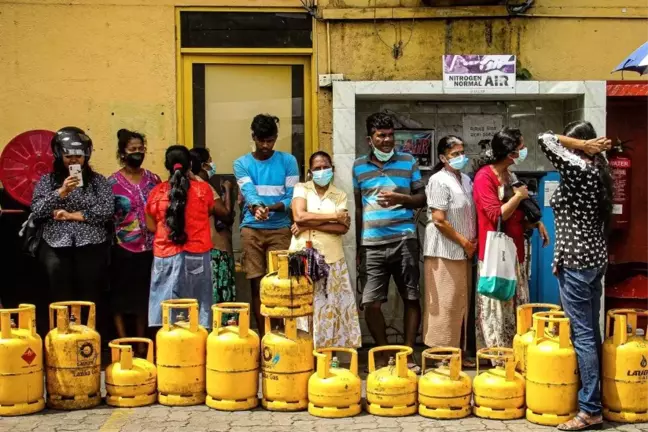 Sri Lanka Başbakanı: Temel ihtiyaçlarımız için 6 ayda en az 5 milyar dolara ihtiyacımız var