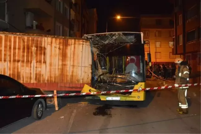 Eyüpsultan'da İETT otobüsü 17 araca çarptı; şoförü kaçtı