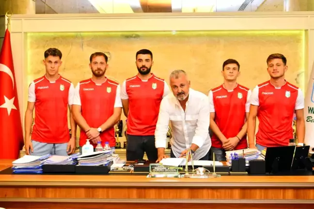 Manavgat Belediyespor'da 14 imza birden atıldı