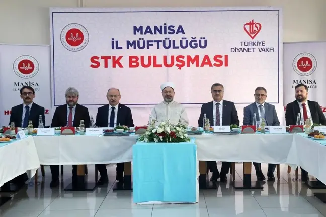 Diyanet İşleri Başkanı Erbaş, Manisa'da STK temsilcileri ile bir araya geldi