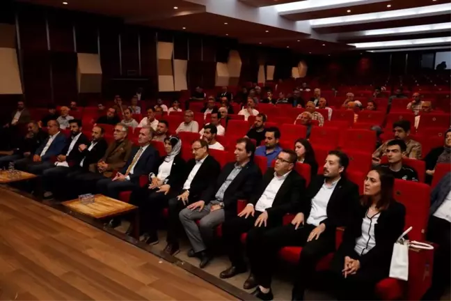 İnegöl'de 'Ekonomi ve Dış Politikada Neler Oluyor' semineri