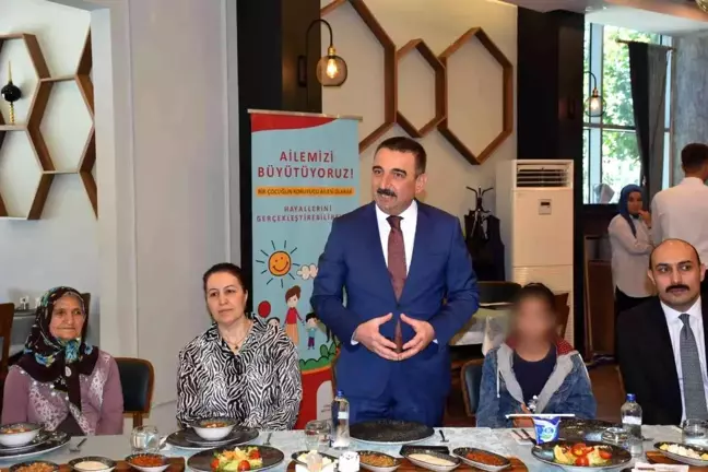 Siirt Valisi Hacıbektaşoğlu, koruyucu ailelerle bir araya geldi