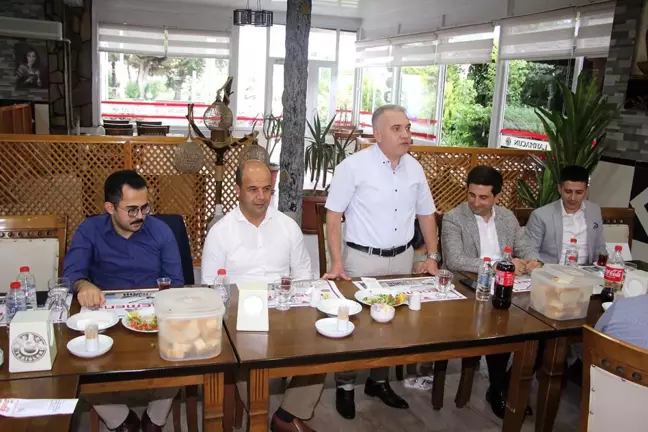 Kula'da tayini çıkan hakim ve savcılar için veda yemeği