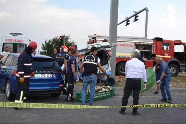 Son dakika haberi... Manisa'da iki otomobil çarpıştı: 3 ölü, 2 yaralı