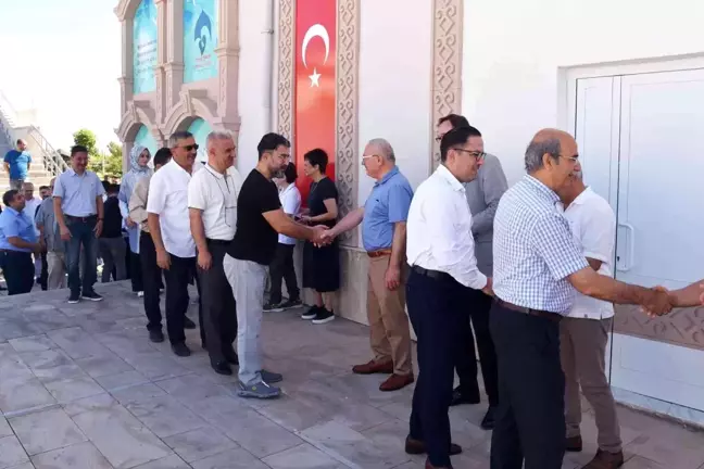 Rektör Namık Ak: