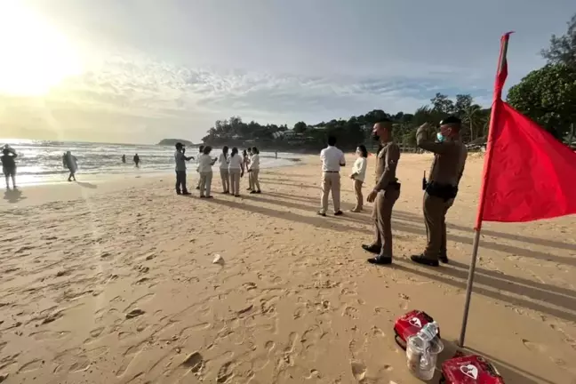 Phuket'te balayındaki turist ile onu kurtarmaya çalışan kişi boğuldu