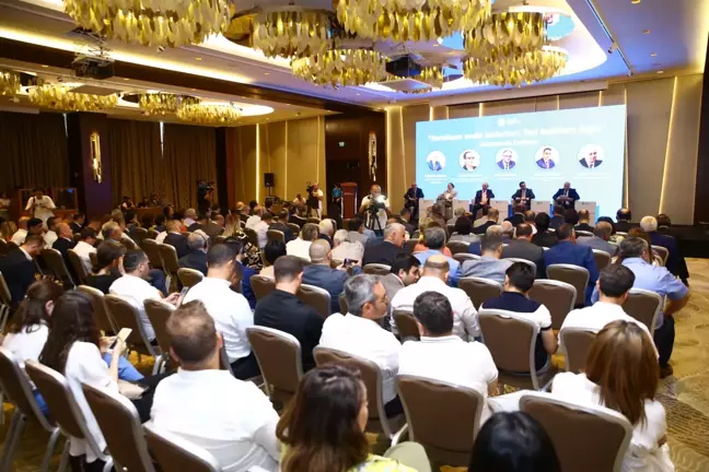 Azerbaycan'da uzmanlar medyada reformları konuştu
