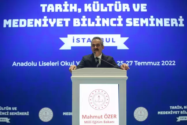 Milli Eğitim Bakanı Özer