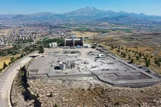 Çolakbayrakdar, Hızır İlyas Köşkü'nde incelemelerde bulundu