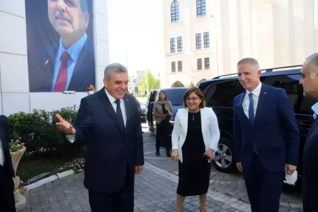 Vali Gül ve Fatma Şahin'in Şanlıurfa ziyareti