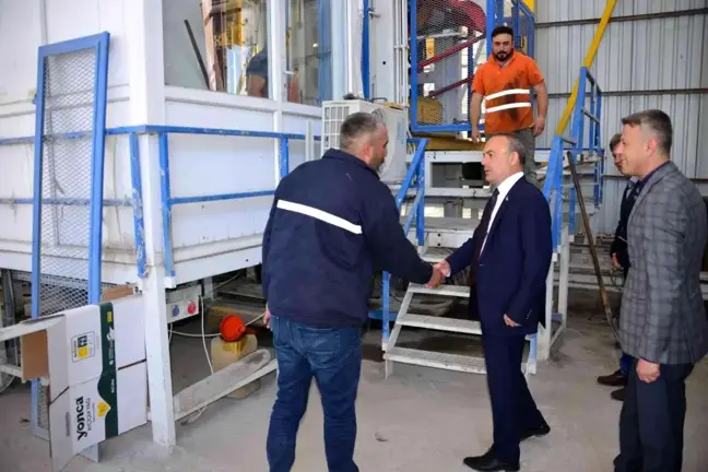 Ardahan haberi! Vali Öner, İl Özel İdaresi Asfalt Plent Tesisi ile Ardahan Tekstil Atölyesi inşaatında incelemelerde bulundu