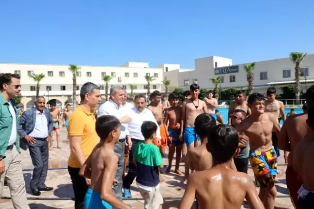 Şanlıurfa spor haberi: Şanlıurfa'da binlerce kişi belediye havuzlarında serinliyor