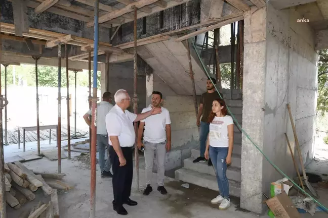 İzmir yerel: Karabağlar Belediye Başkanı Selvitopu, Çalıkuşu Semt Merkezi İnşaatını İnceledi