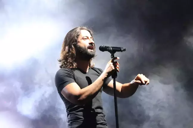 Bolu haber | Bolu'da 30 Ağustos Zafer Bayramı dolayısıyla Koray Avcı konseri düzenlendi