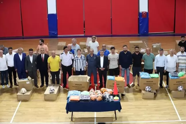 Düzce haberleri | Düzce'de amatör spor kulüplerine malzeme yardımı