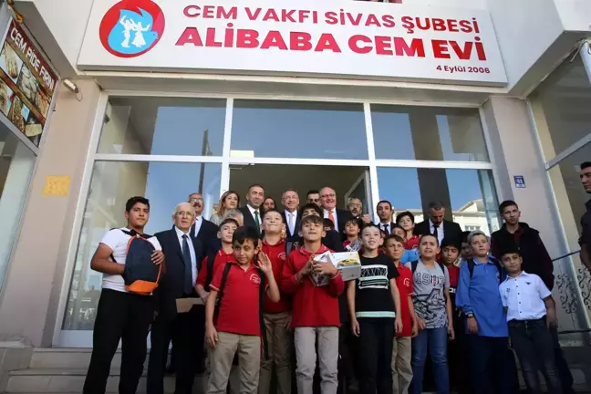 Sivas haberleri | Cumhurbaşkanı Yardımcısı Oktay, Sivas'ta Alibaba Cemevi'ni ziyaret etti