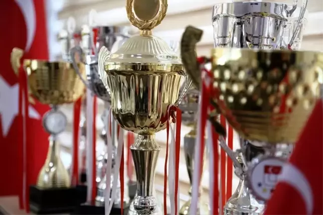 ASÜ'lü sporcular 2021-2022 sezonunda 26 madalya kazandı