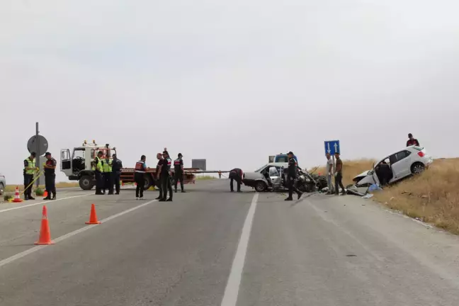 Son dakika gündem: Konya'da iki otomobilin çarpıştığı kazada 4 kişi öldü, 3 kişi yaralandı