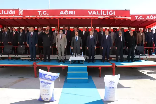 Ağrı haber: Ağrı'da atıl alanların ekilmesi için bin 60 çiftçiye buğday tohumu dağıtıldı