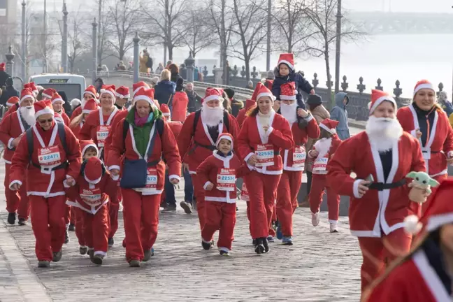 Macaristan'da Noel Baba Koşusu
