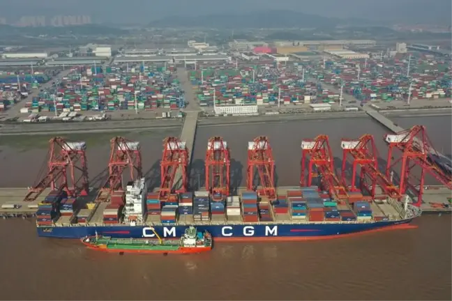 Çin'in Ningbo Zhoushan Limanının Kargo Hacmi, 2022'de Dünya Çapında Birinci Sırada Yer Aldı