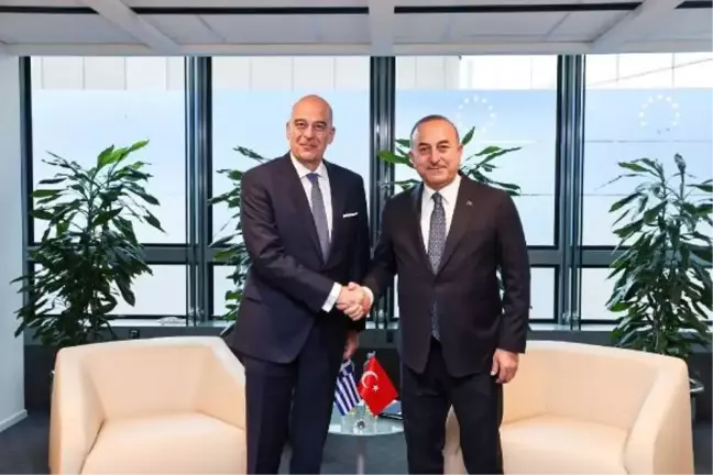Çavuşoğlu, Yunan mevkidaşı Dendias'la görüştü