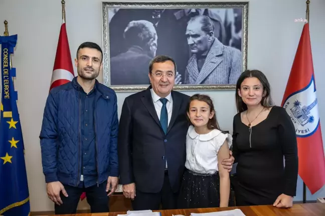 Konak Belediye Başkanı Batur, 23 Nisan Dolayısıyla Koltuğunu Mira Aslan'a Bıraktı