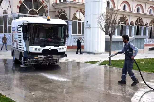 Selçuklu'da camiler gül suyu ile yıkandı