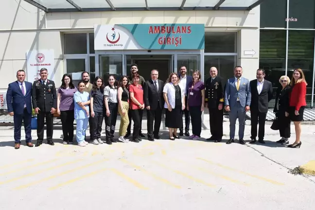 Foça'da Bayram Düzenlenen Programla Kutlandı
