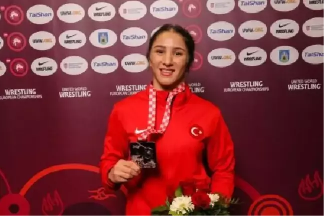 Kadın Güreş Milli Takımı, Avrupa Şampiyonası'nı 5 madalya ile tamamladı