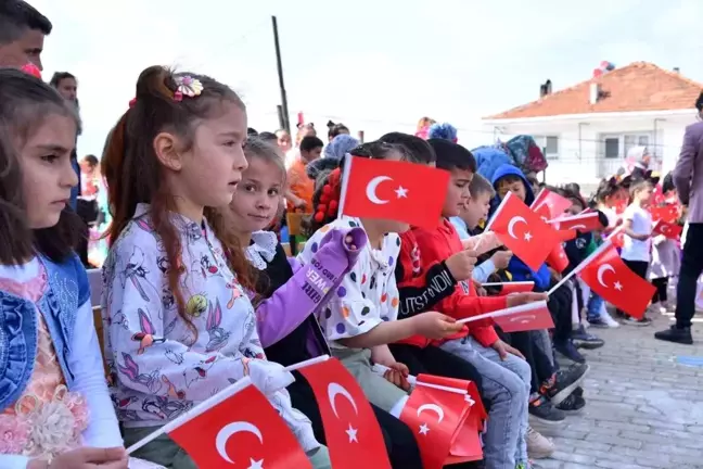 Sındırgı'da 23 Nisan coşku ile kutlandı