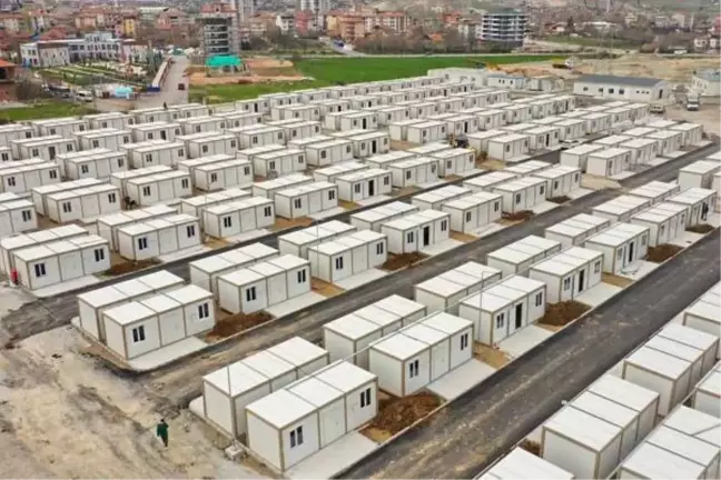 Yerli üreticiden deprem bölgesine günlük 70 konteyner sevkiyatı