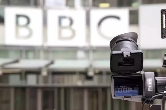 BBC Yönetim Kurulu Sharp görevinden istifa etti