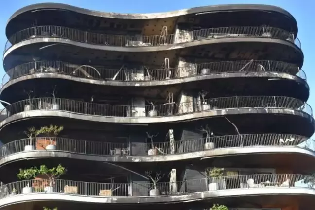 İzmir'de lüks sitedeki yangının büyüklüğü gün ağarınca ortaya çıktı (2)