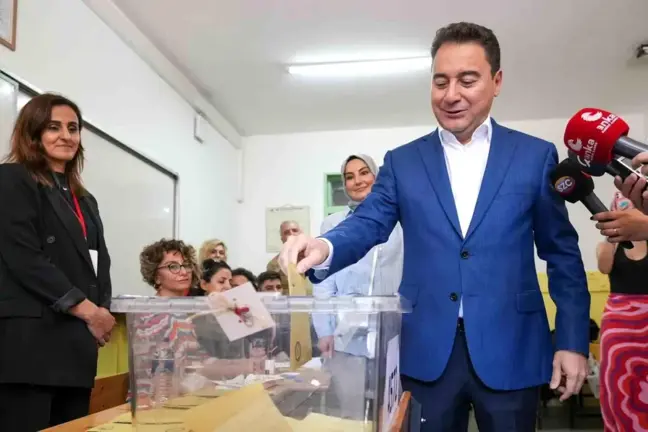 DEVA Partisi lideri Babacan ve eşi oylarını kullandı