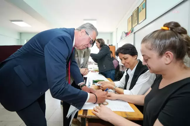 Gaziemir Belediye Başkanı Halil Arda Oyunu Kullandı
