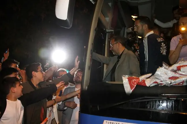 Gençlik ve Spor Bakanı Kasapoğlu Manisa'da