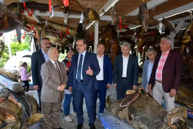 AK Parti İstanbul Milletvekili Halis Dalkılıç ve AK Parti Beylikdüzü İlçe Başkanı Mustafa Günaydın Türkiye Deniz Canlıları Müzesi'ni ziyaret etti