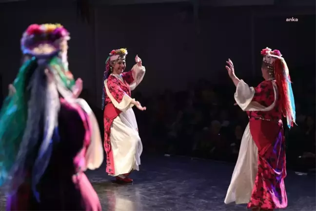 Odunpazarı Belediyesi Halk Dansları Topluluğu '100'ümüz Gönlümüz' Gösterisi Düzenledi