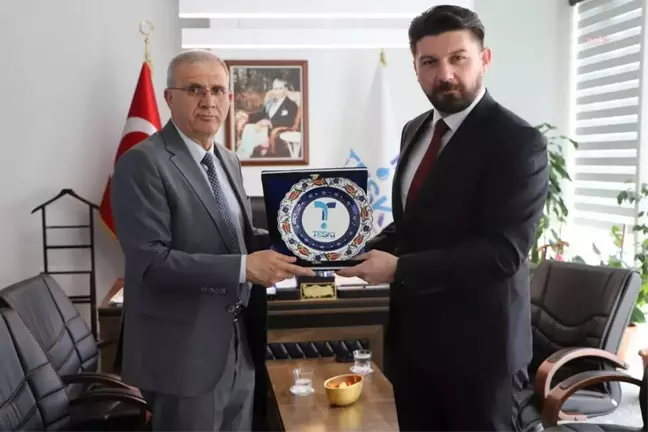 Hatay Büyükşehir Belediyesi, Tekirdağ Büyükşehir Belediyesi'ne teşekkür plaketi takdim etti