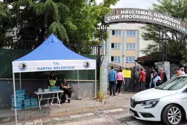 Kartal Belediyesi, YKS Sınavına Öğrenci ve Velileri Yalnız Bırakmadı