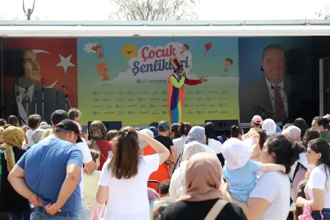 Antalya Büyükşehir Belediyesi Kumluca'da Çocuk Şenliği Düzenledi