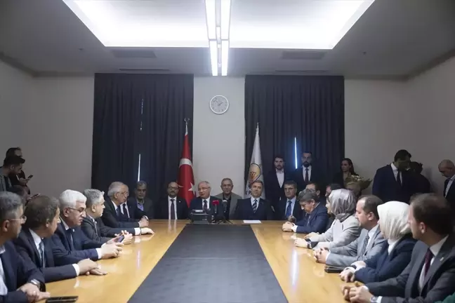 Efkan Ala, Dış İlişkilerden Sorumlu Genel Başkan Yardımcılığı görevini Zafer Sırakaya'ya devretti