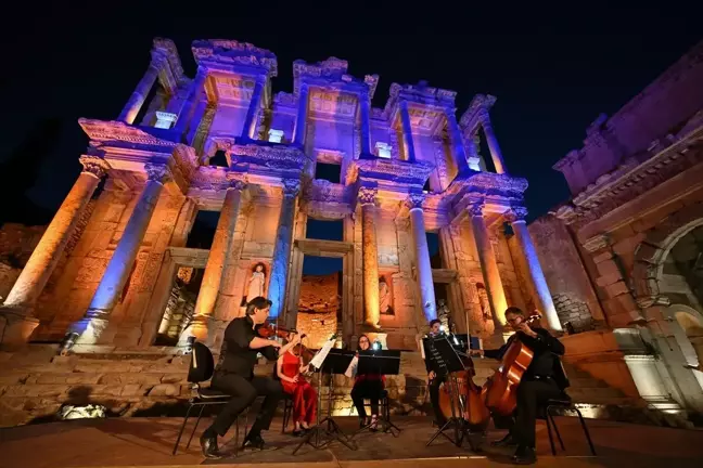 Uluslararası İzmir Festivali'nde Viyana Oda Senfonisi Yaylı Çalgılar Beşlisi konser verdi